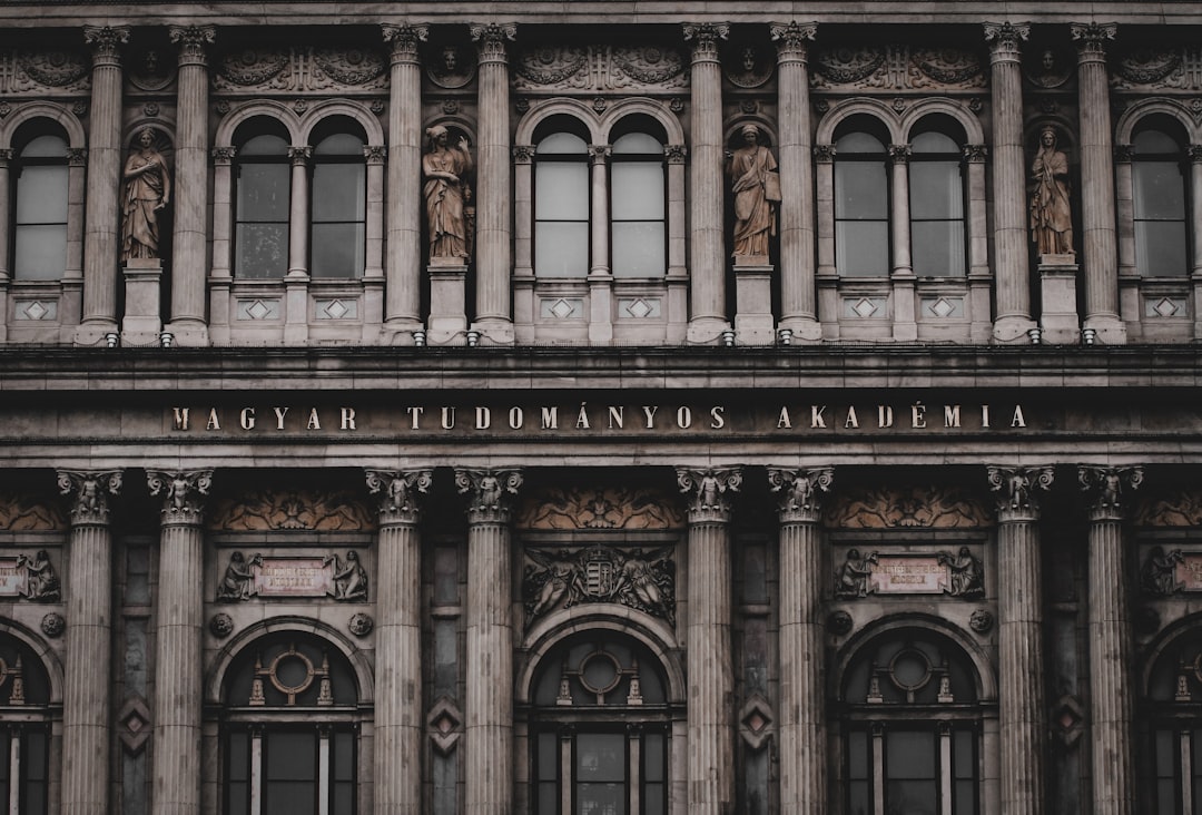 Bank Zachodni refinansuje biurowiec Chmielna 89